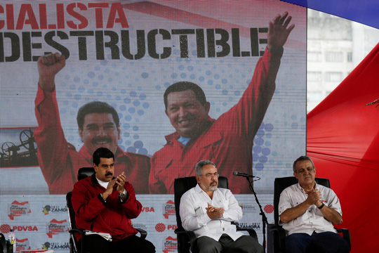 Venezuela "dọn dẹp" ngành dầu